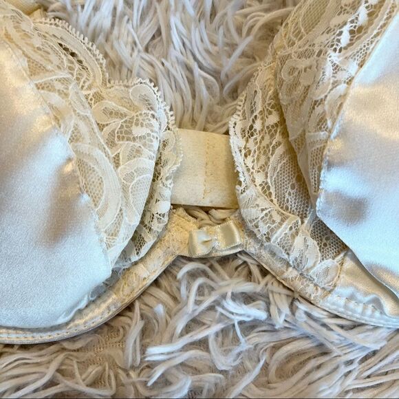 Oscar de la Renta cream lingerie bra - Picture 2 of 4